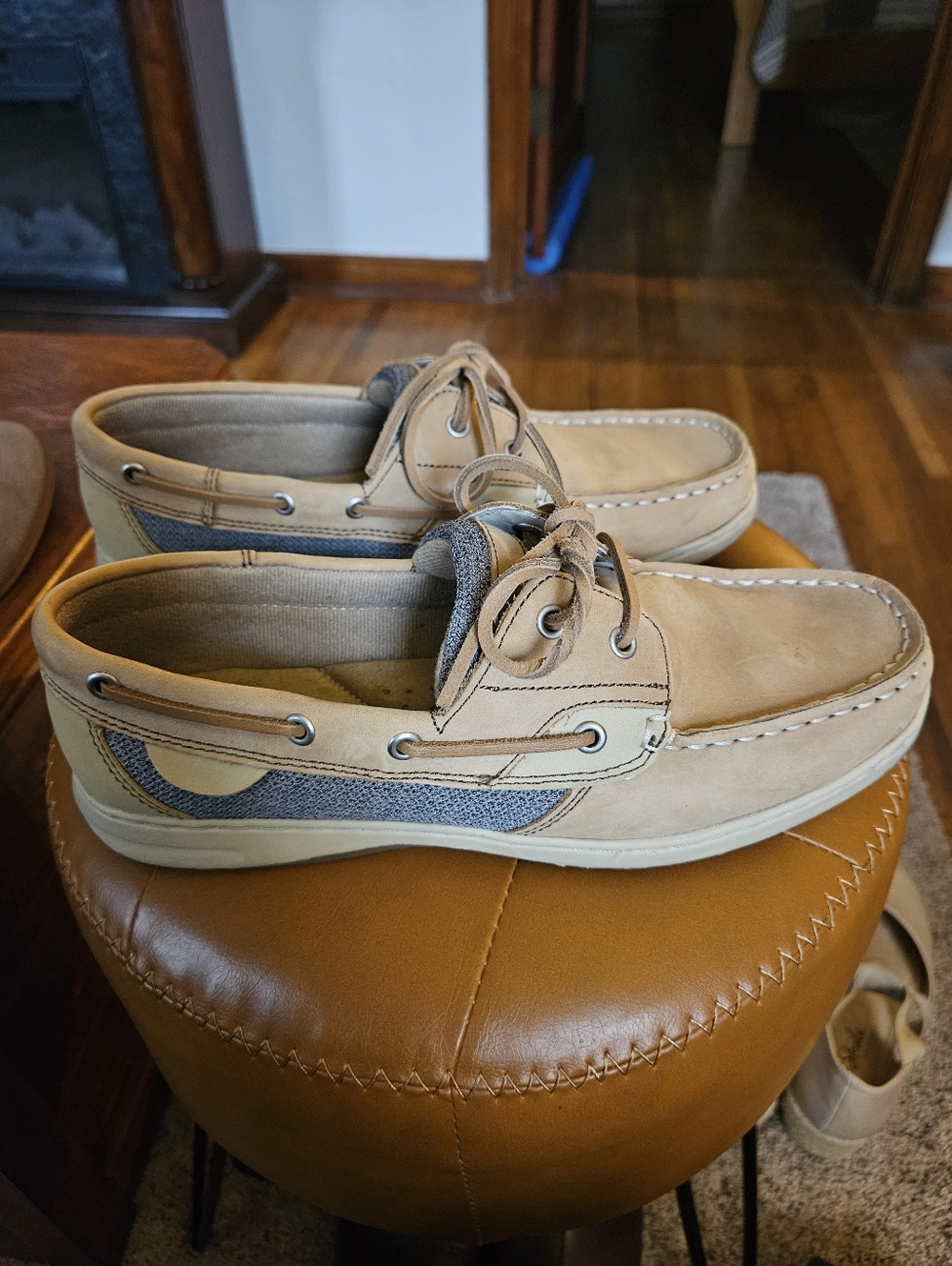 Womens Maui Island 8M.